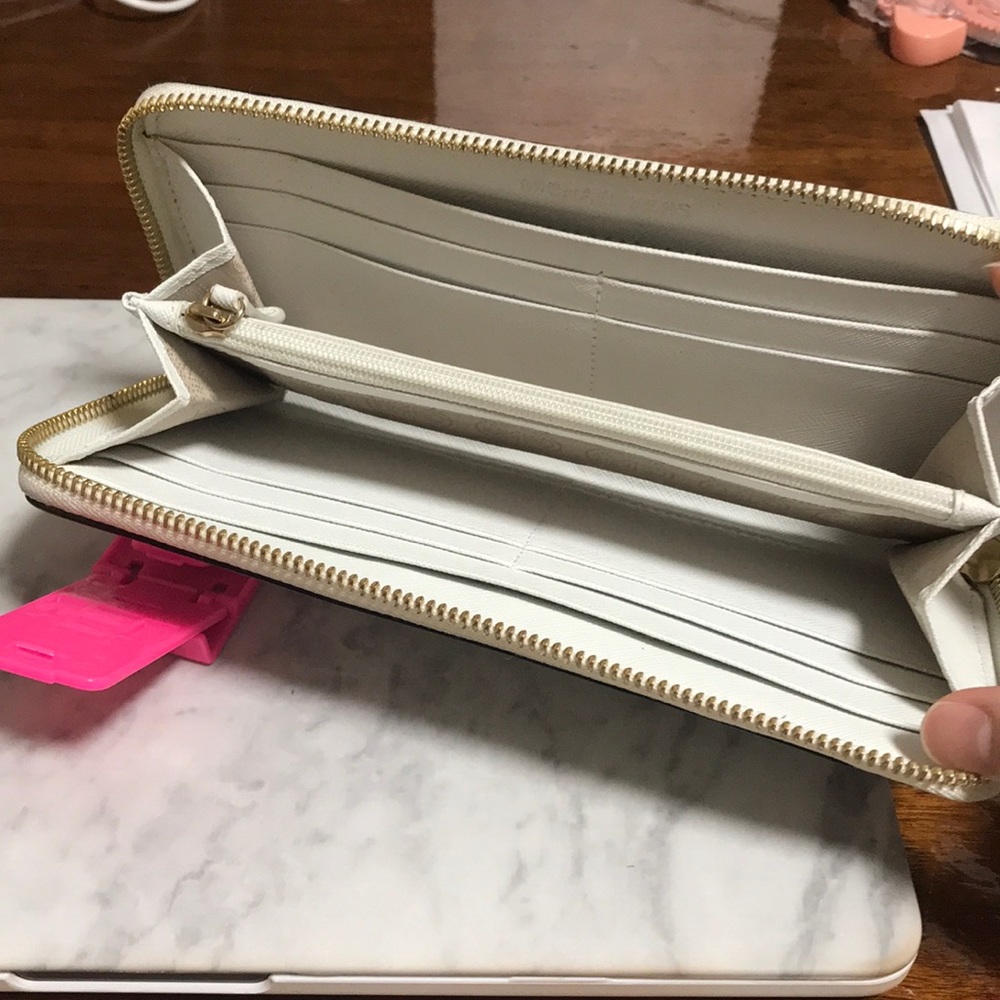 Michael Kors white continental wallet - Picture 3 of 5